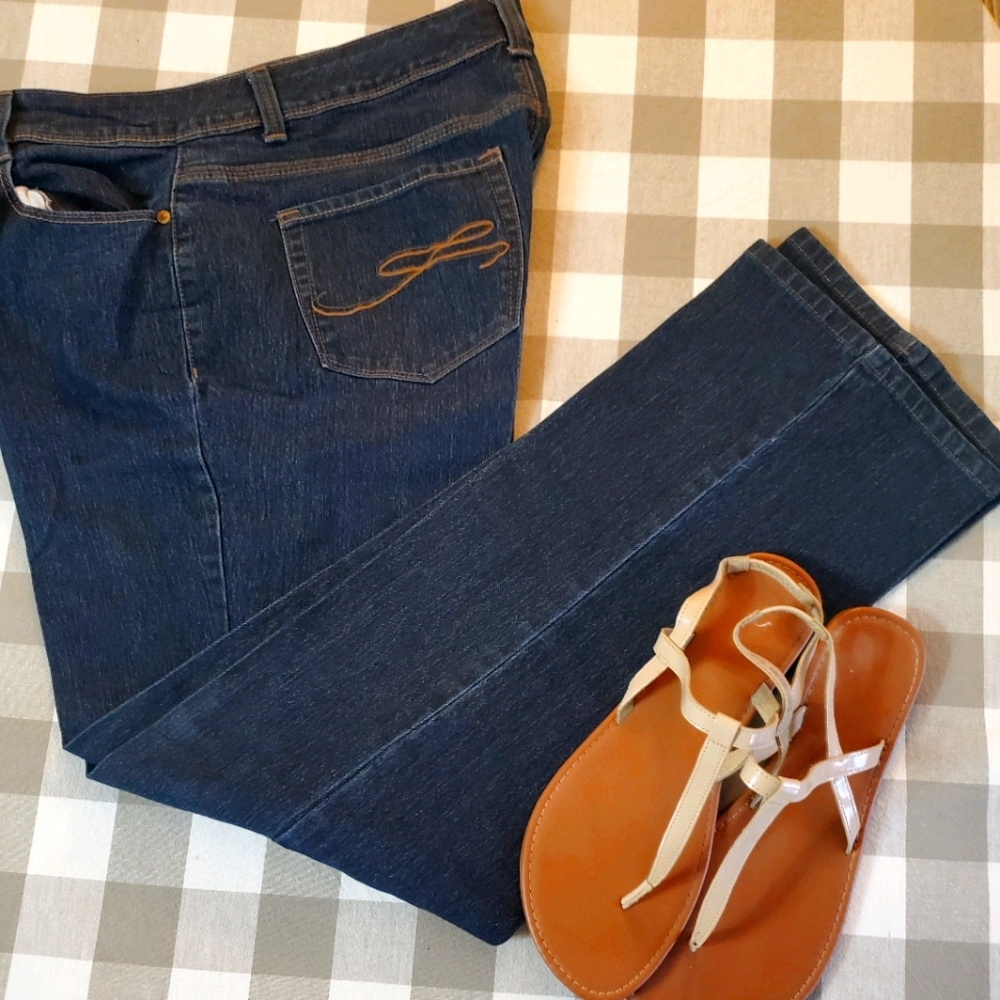 Gently used blue jeans (182)